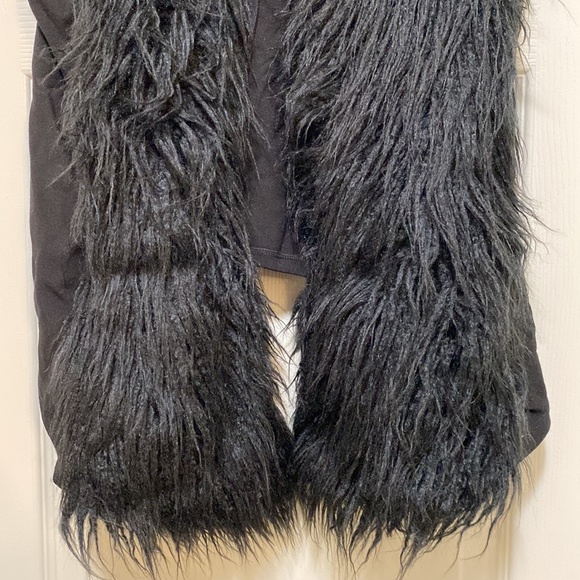 Cabi Black fuzzy vest - Picture 4 of 11